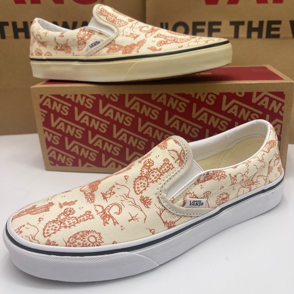 Vans Men's Classic Slip-On Desert Vibes Turtle dove/True Wh SneakersVN0A5JLX8NL